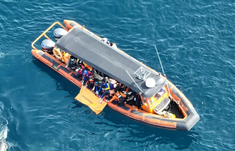 Indonesian rescuers search for missing speedboat with 11 European tourists