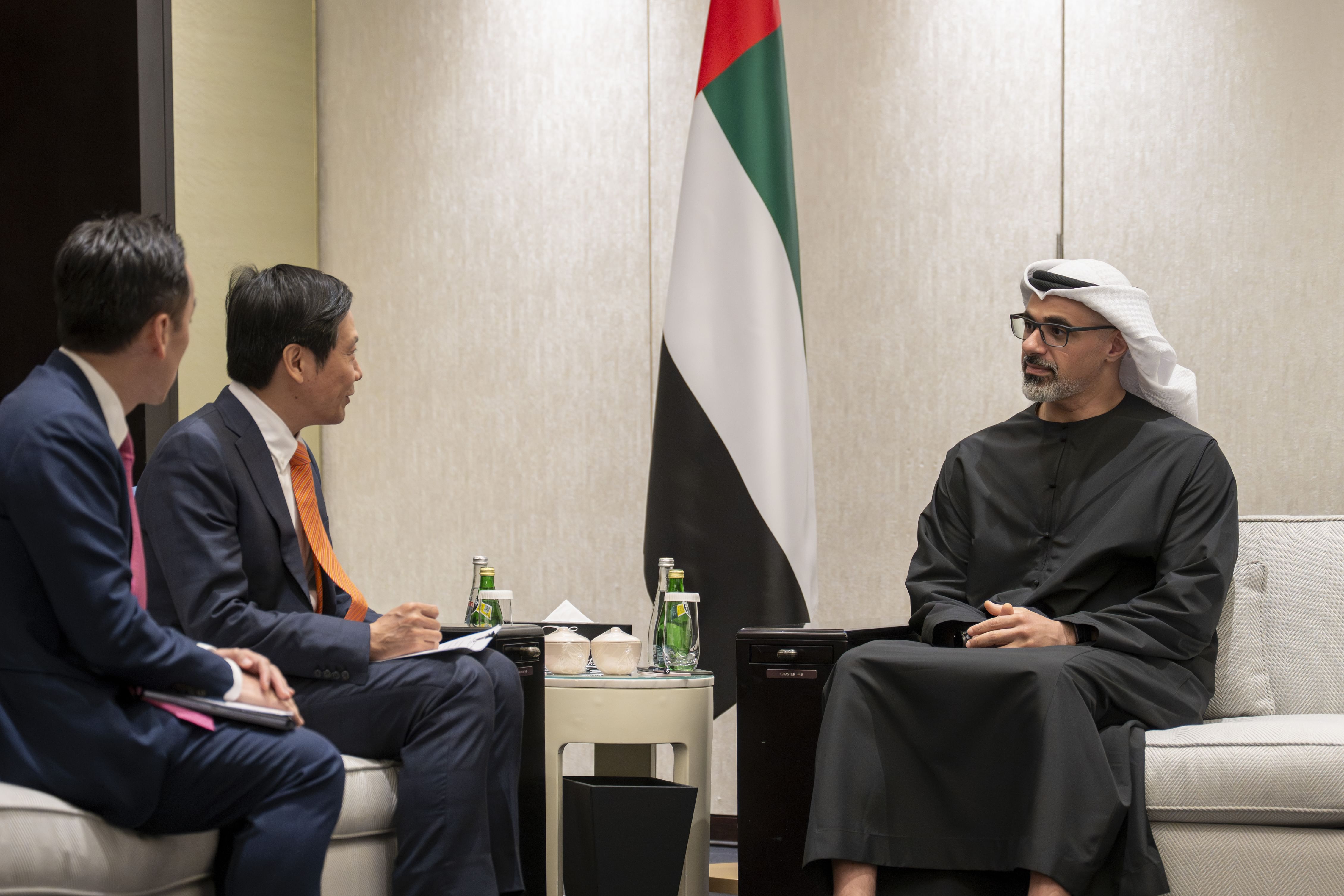 Crown Prince of Abu Dhabi meets with chairmen of leading Chinese companies