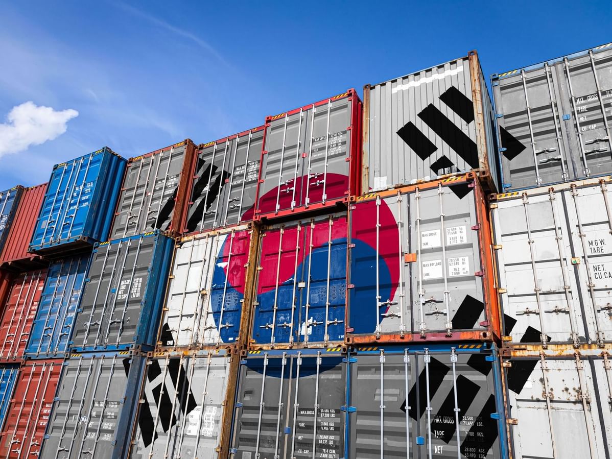 South Korea’s exports surge 36.7% in early April, driven by semiconductor demand