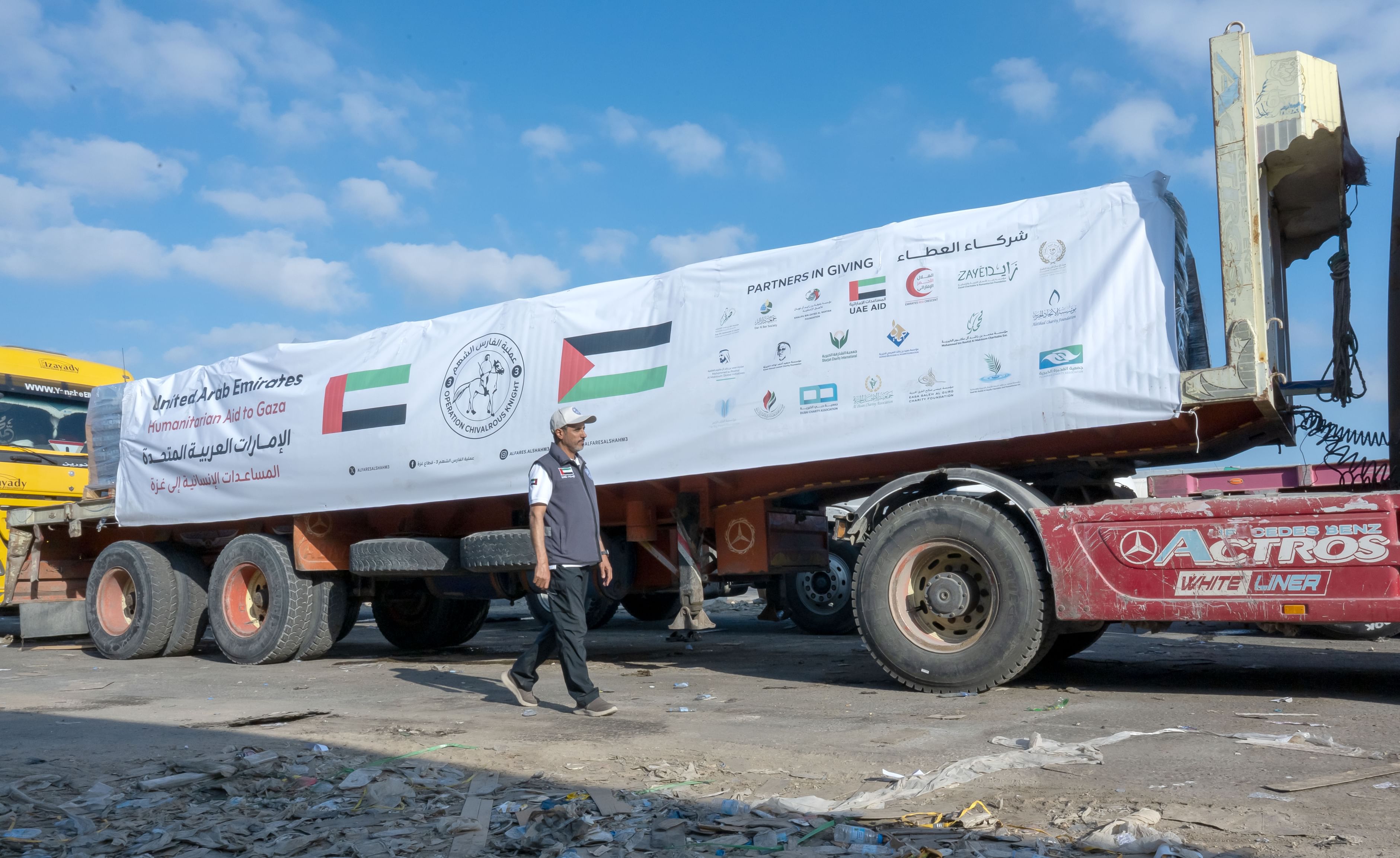 Five UAE aid convoys enter Gaza Strip carrying 980 tonnes of relief aid as part of 'Operation Chivalrous Knight 3'