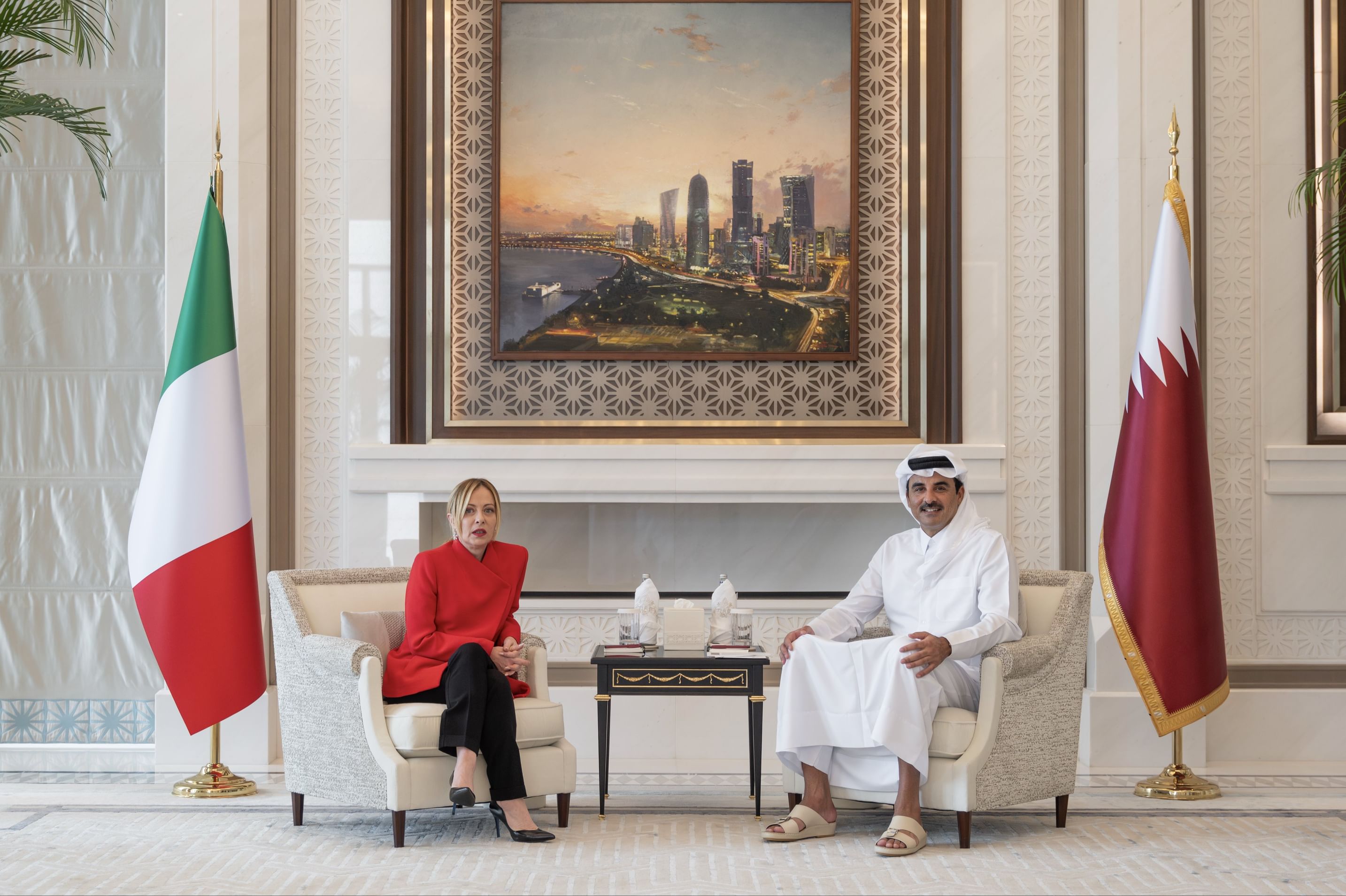 Emir of Qatar, Italian Prime Minister discuss regional, international developments