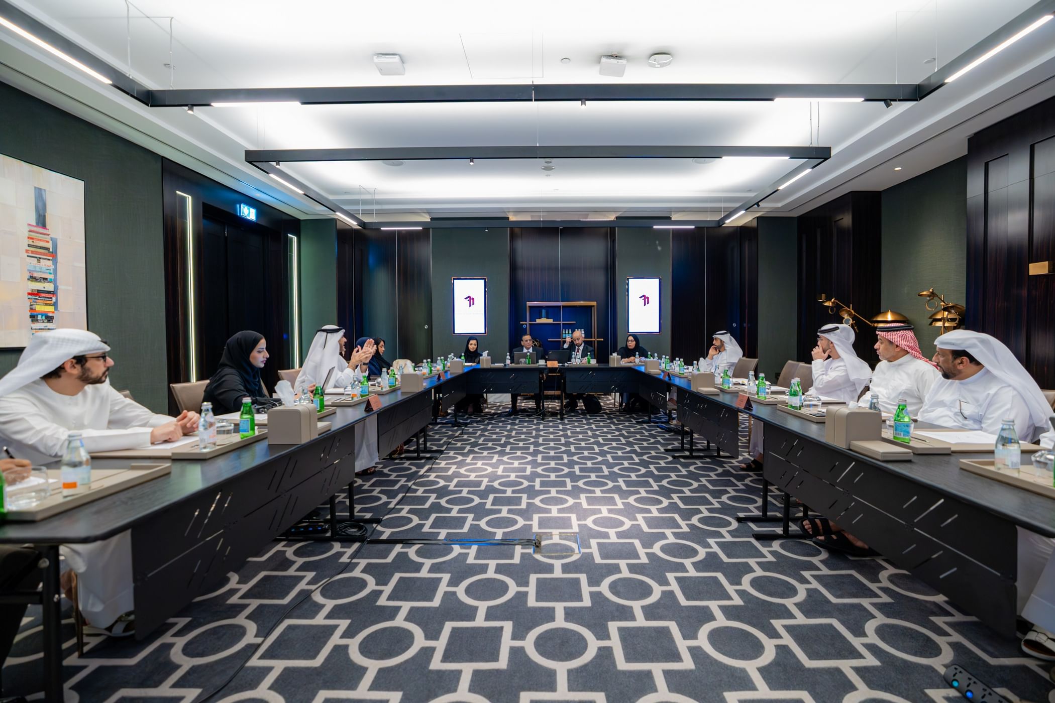 Dubai Financial Audit Authority strengthens institutional partnerships through roundtable sessions