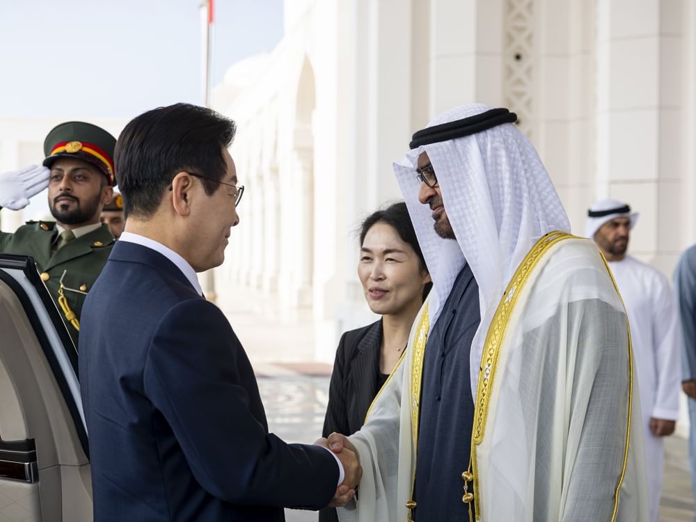 UAE President welcomes President of Republic of Korea in official reception ceremony
