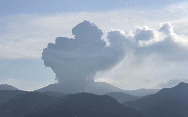 Volcano in Japan spews plume 5,500 metres above crater