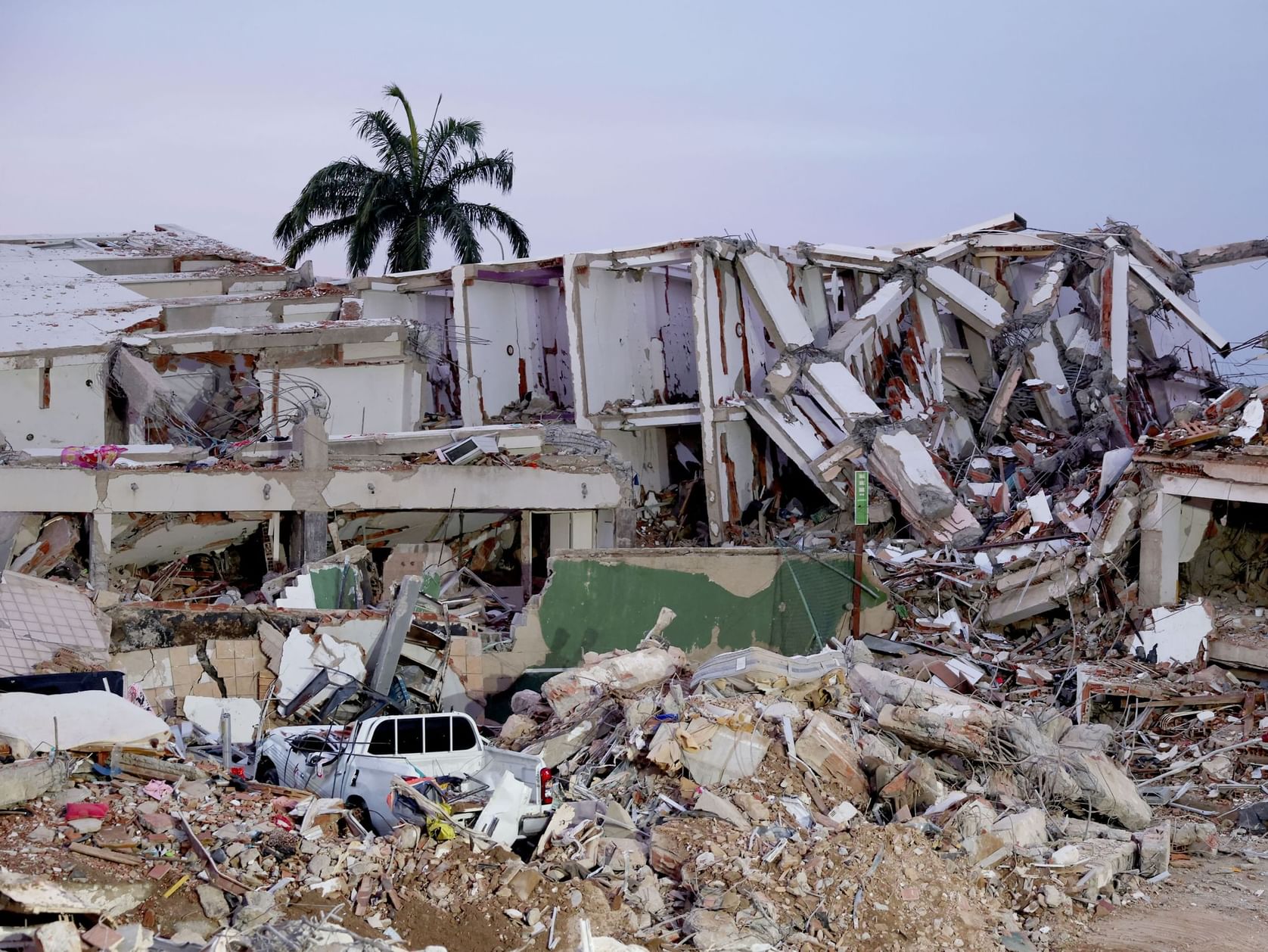 Death toll from Venezuela quakes rises to 4,118
