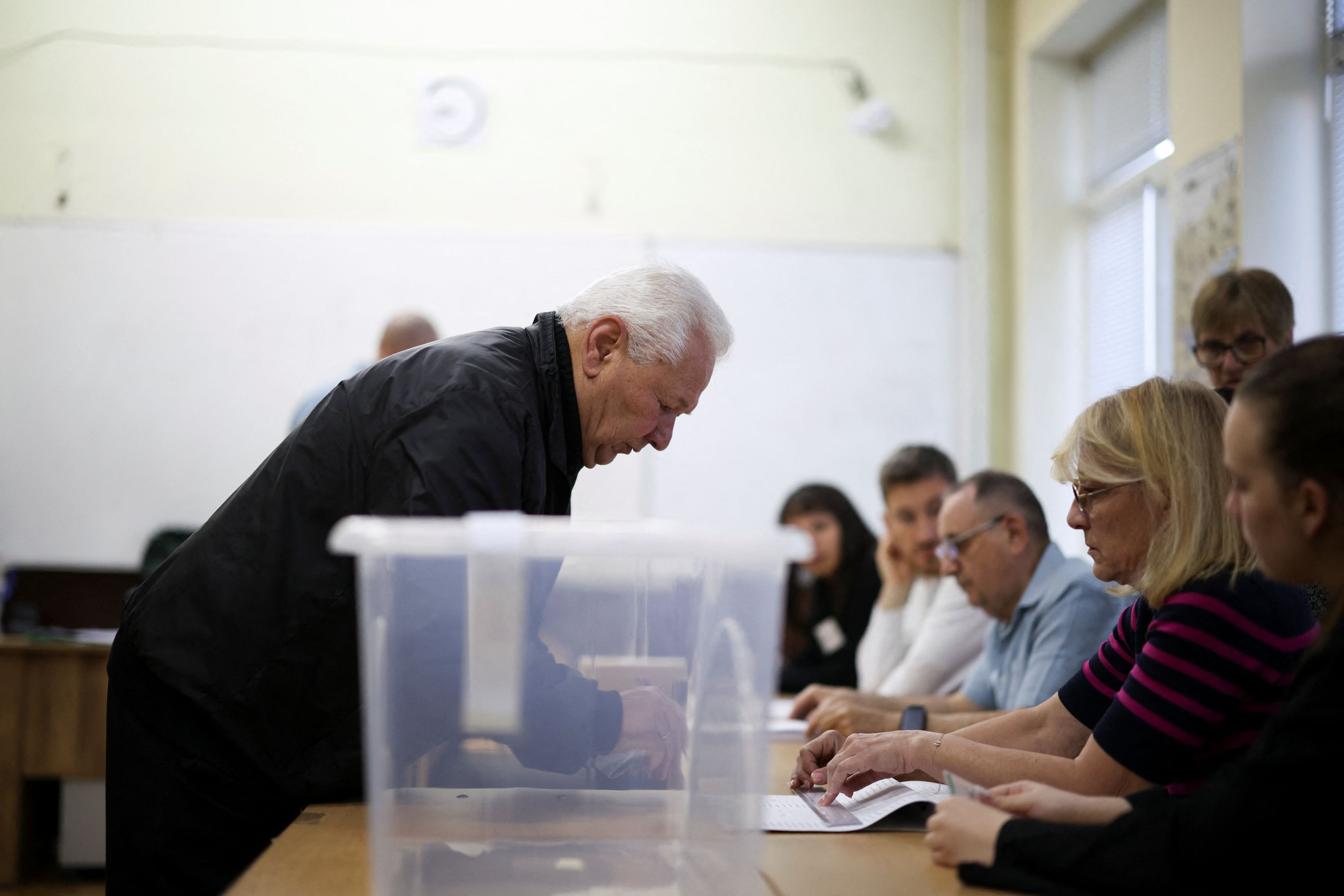 Bulgarians head to polls to elect new parliament