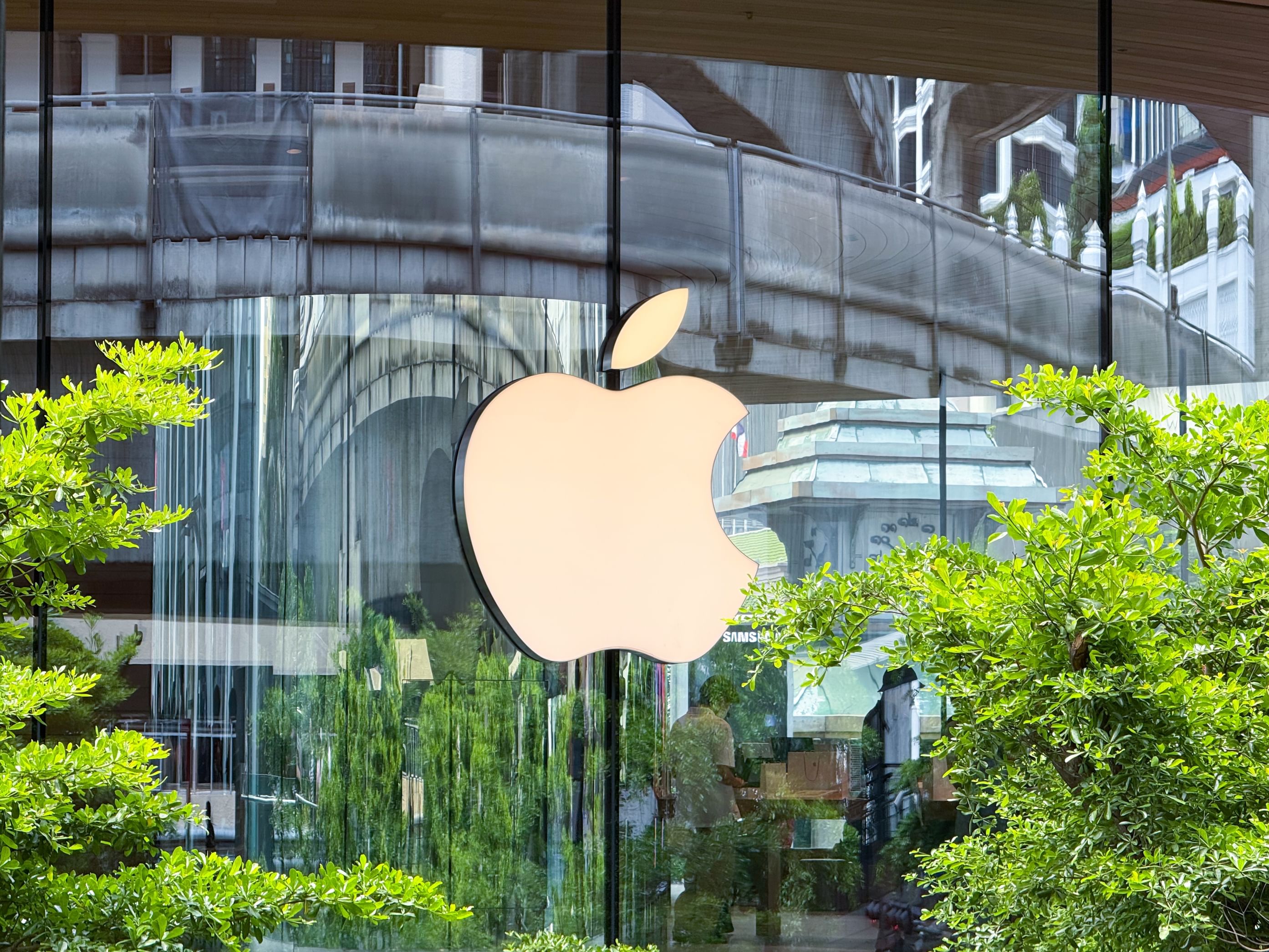 Apple plans price increases amid memory chip shortages