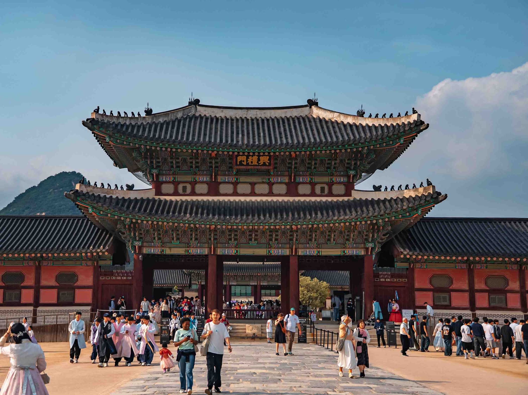 Korea sees record foreign arrivals in Q1 2026