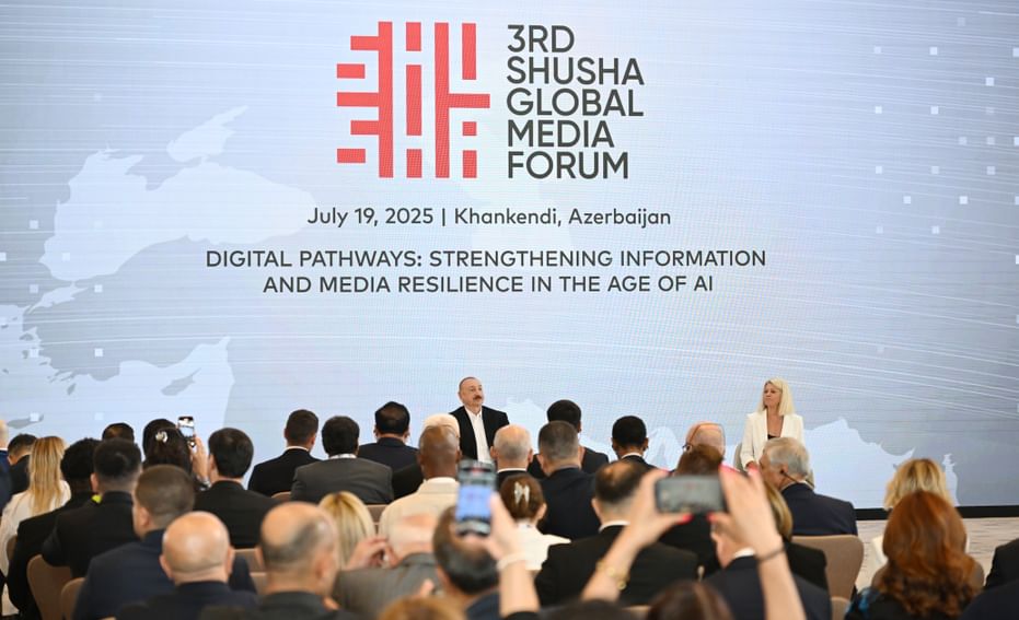 Azerbaijani President meets participants of Shusha Global Media Forum