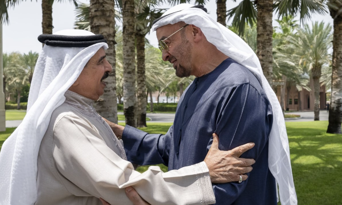 UAE President visits King of Bahrain at his residence in Abu Dhabi