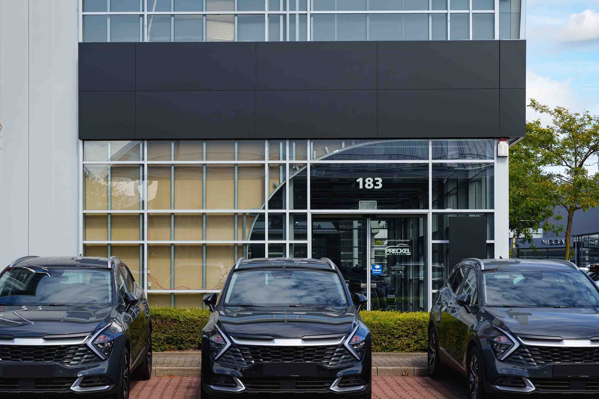 Korea's auto exports up in March on strong demand for hybrid cars