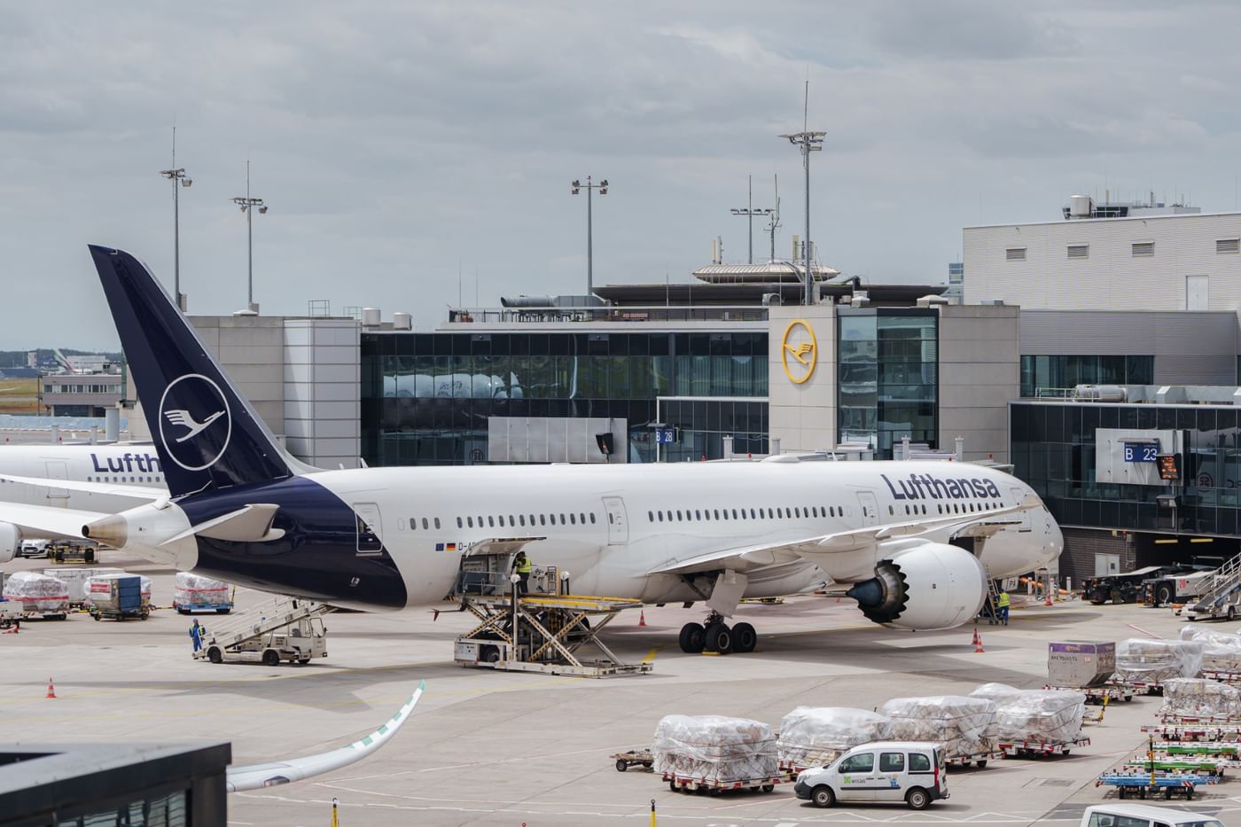 EU's number of air passengers up 8% to over1 billion in 2024