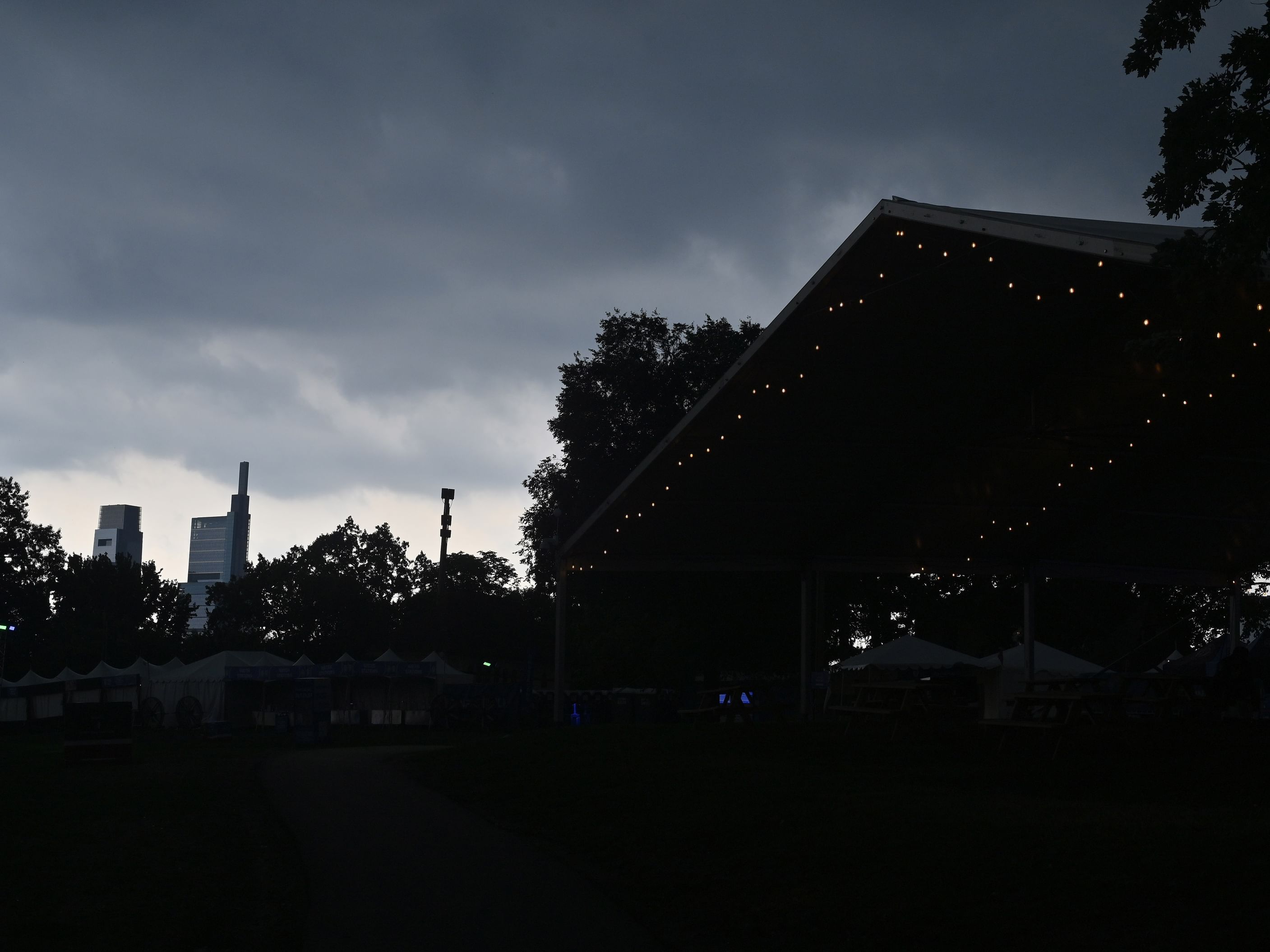 Severe thunderstorms hit Philadelphia, prompting state of emergency