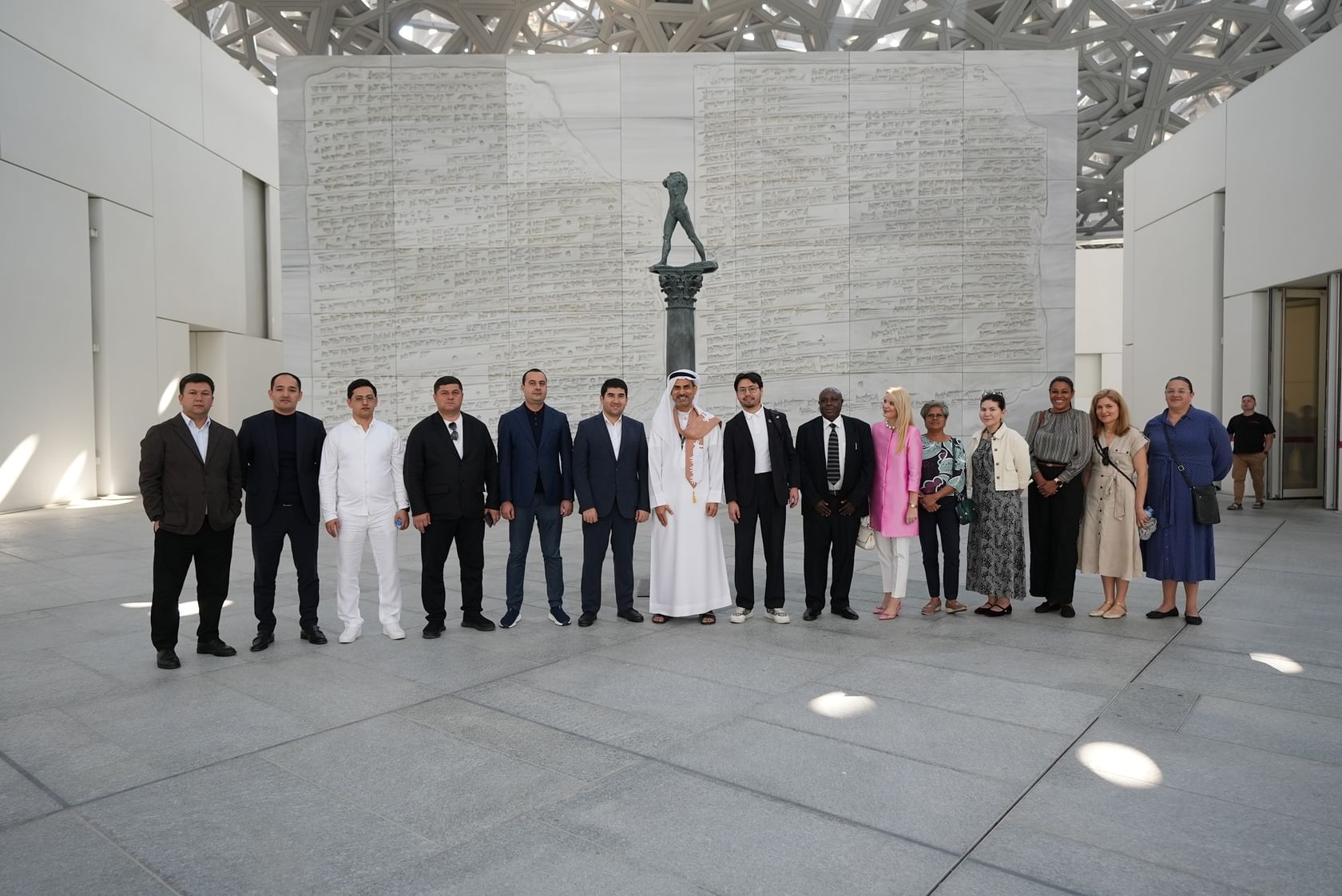 16 global tourism leaders discover UAE’s pioneering tourism