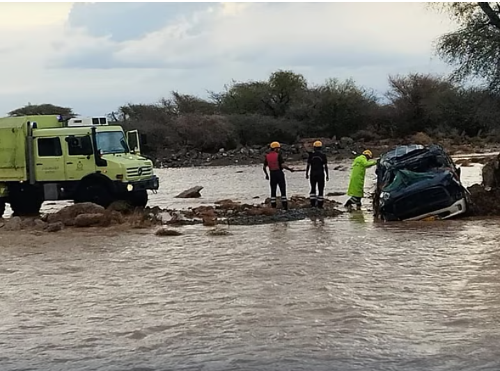 Man found dead after vehicle swept away in Oman flash floods amid unstable weather