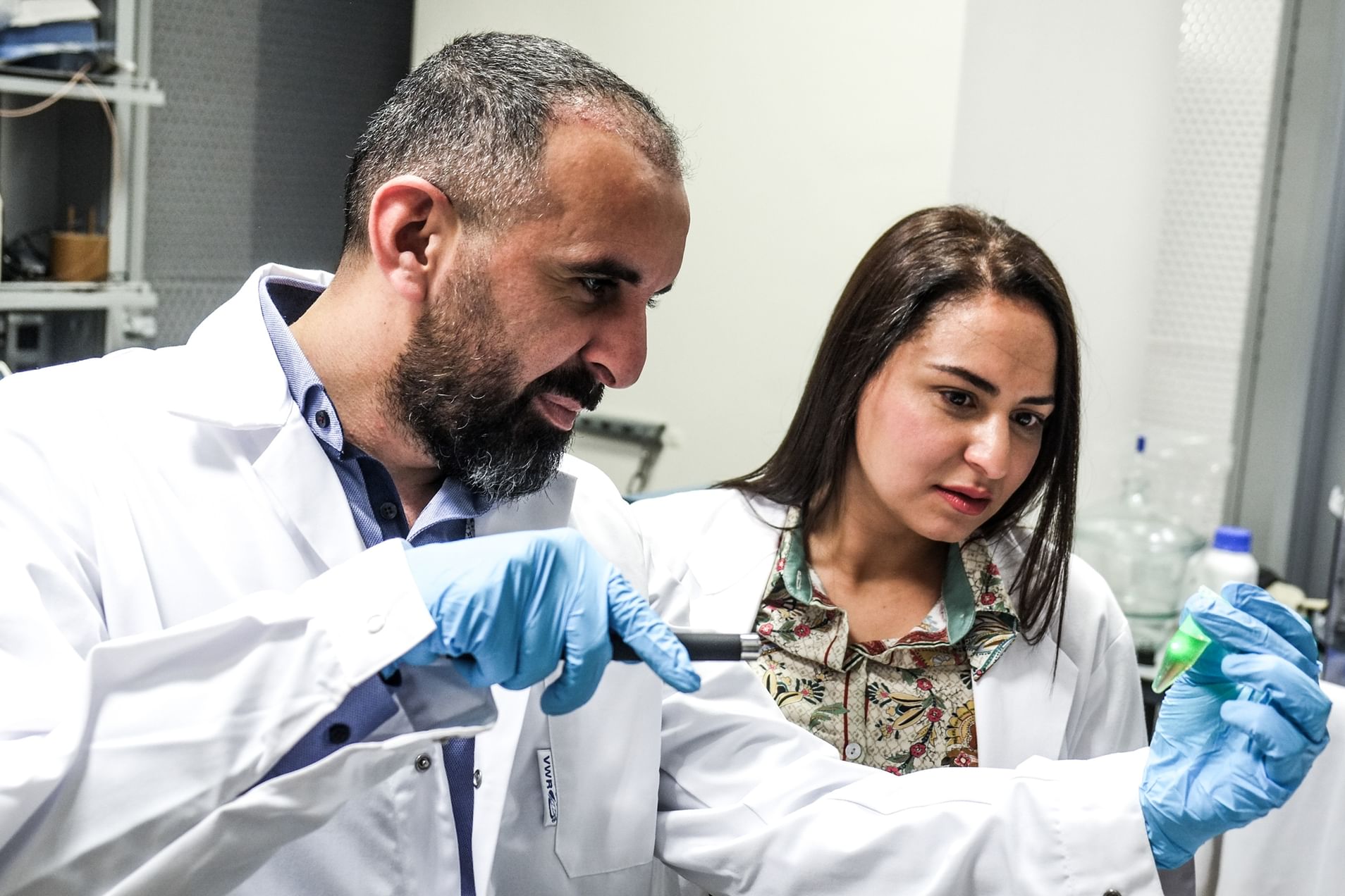 NYU Abu Dhabi researchers develop smart MRI molecules to detect, treat cancer