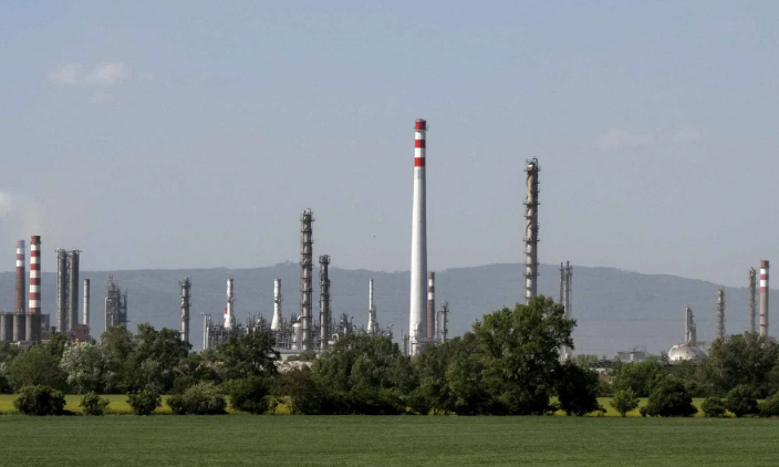 Mexico dismantles four illegal oil refineries