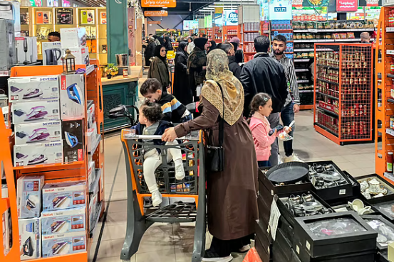 Hour-long queues, slow traffic: Last-minute rush at UAE supermarkets as Ramadan begins