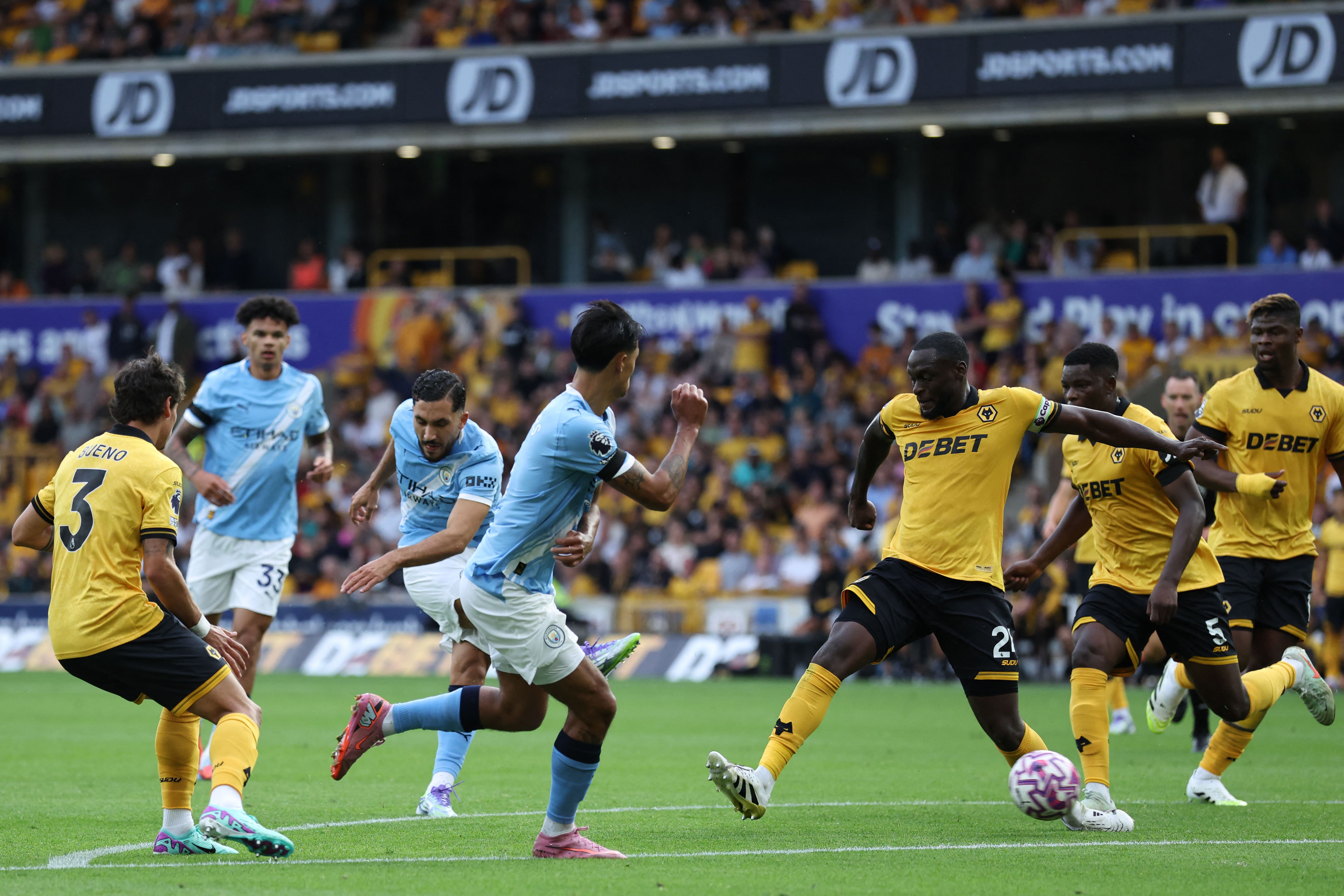 Premier League: City 4-0 Wolves; Tottenham 3-0 Burnley
