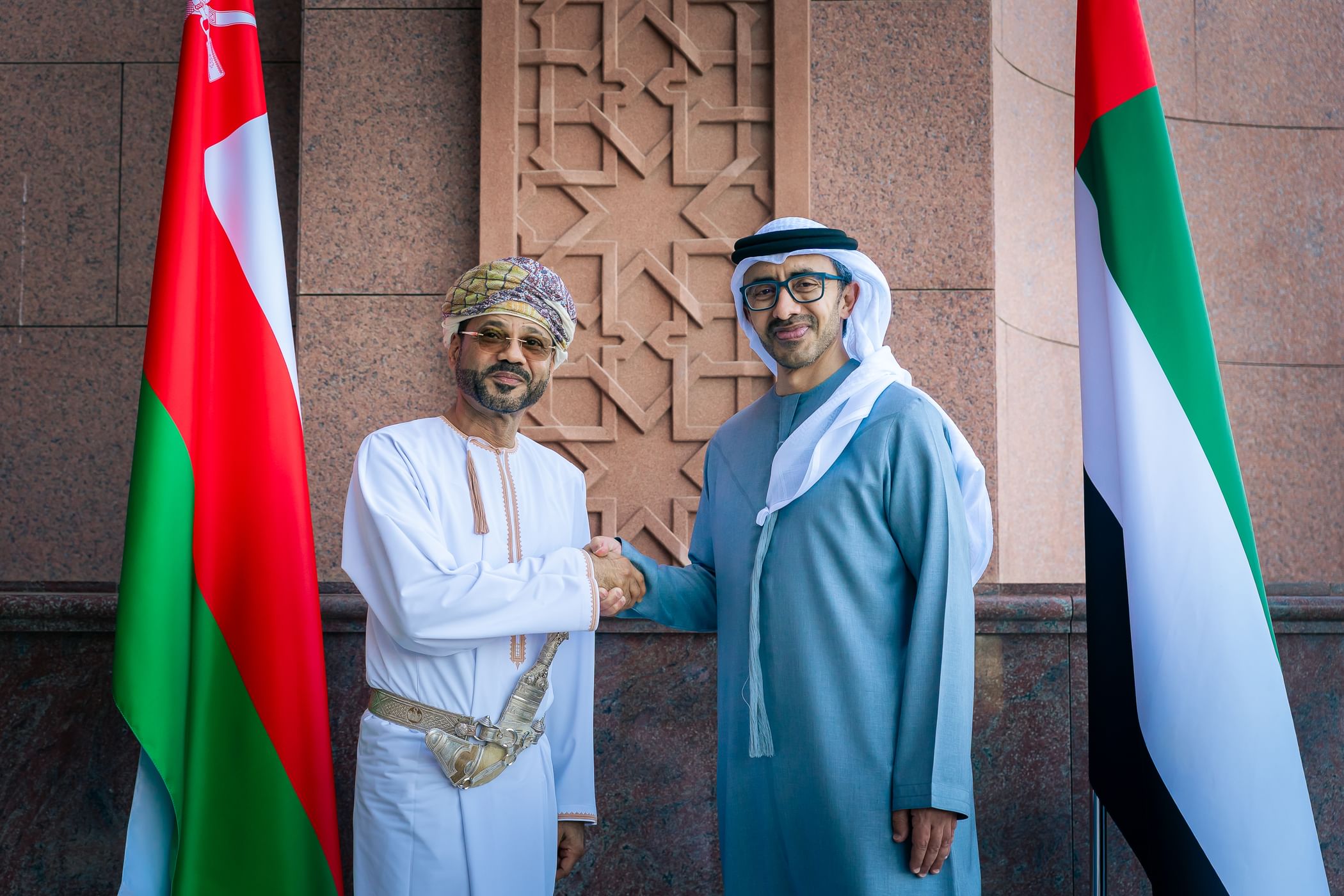 Abdullah bin Zayed receives Omani Foreign Minister, discusses bilateral ties