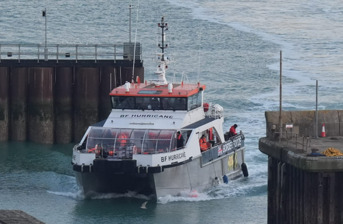 UK: Channel crossings by migrants down 41% in first half of 2026