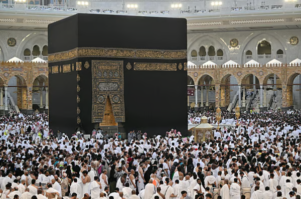 Saudi suspends 1,800 Umrah agencies: UAE operators urge pilgrims to follow approved plans