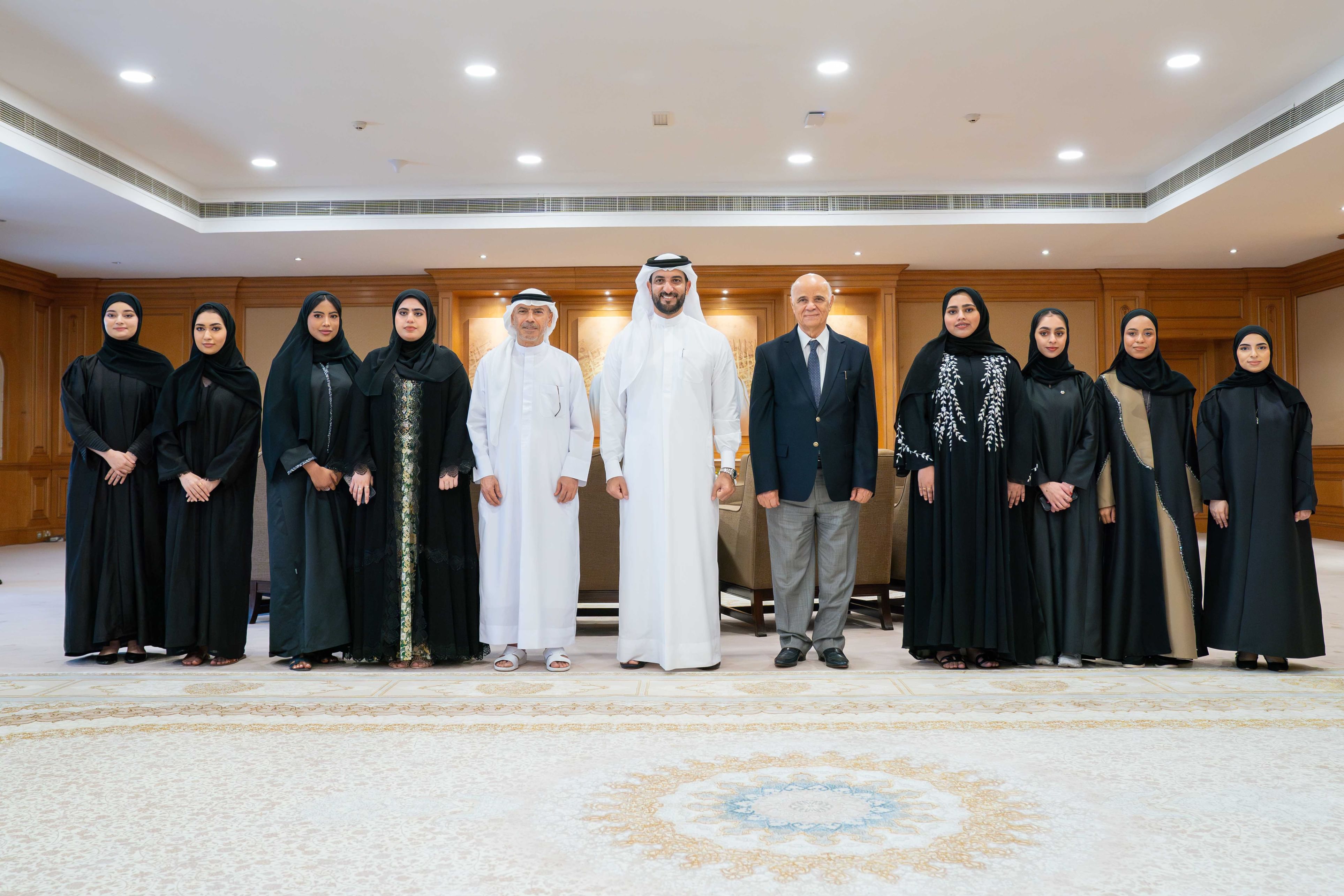 Sultan bin Ahmed reviews scientific projects at UOS