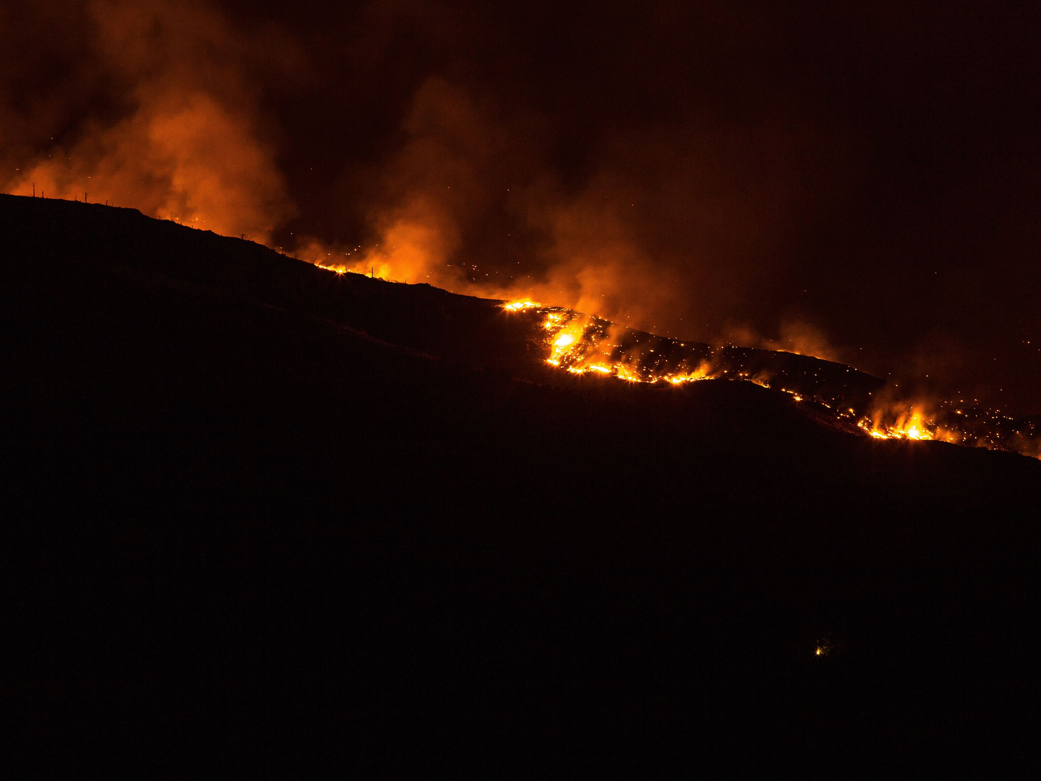 Wildfires sweep western US, Utah town evacuated
