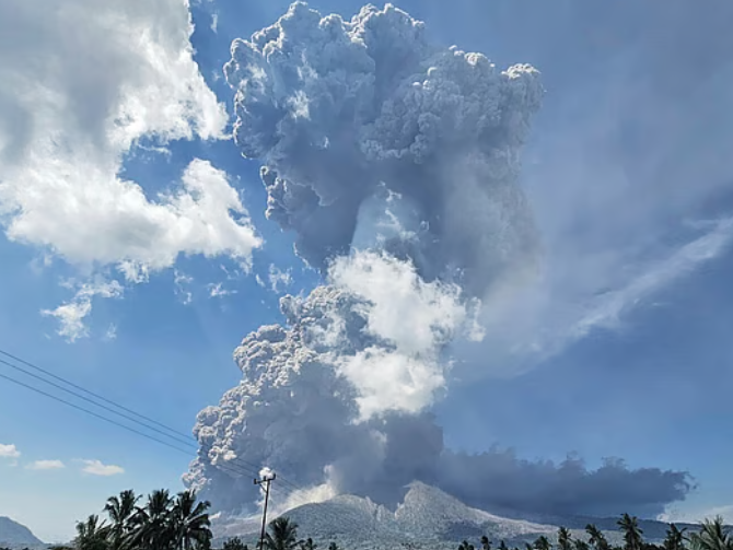 Several flights cancelled as volcano erupts in Indonesia again