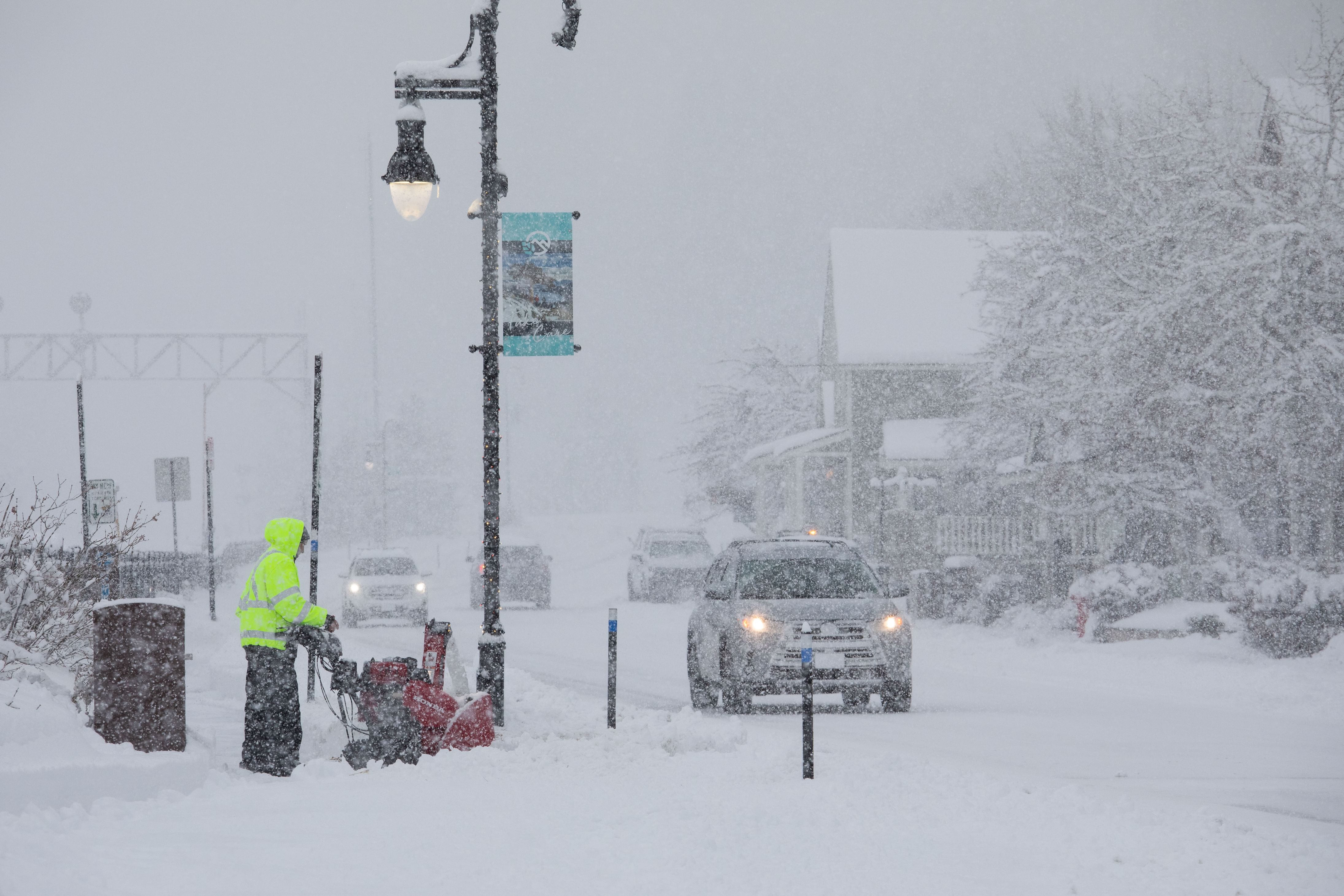 Storms across US bring heavy snow, dangerous ice