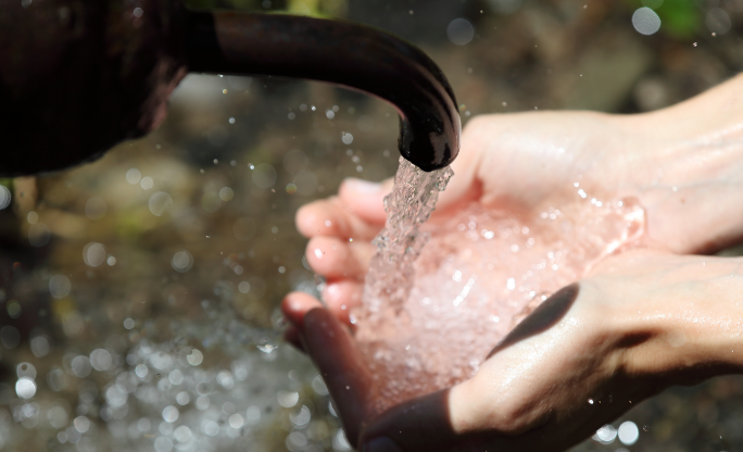 MIT's high-tech 'bubble wrap' turns air into safe drinking water