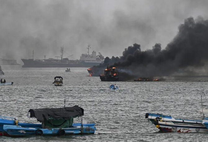 Two injured, 35 fishing boats destroyed in Ecuador port fire