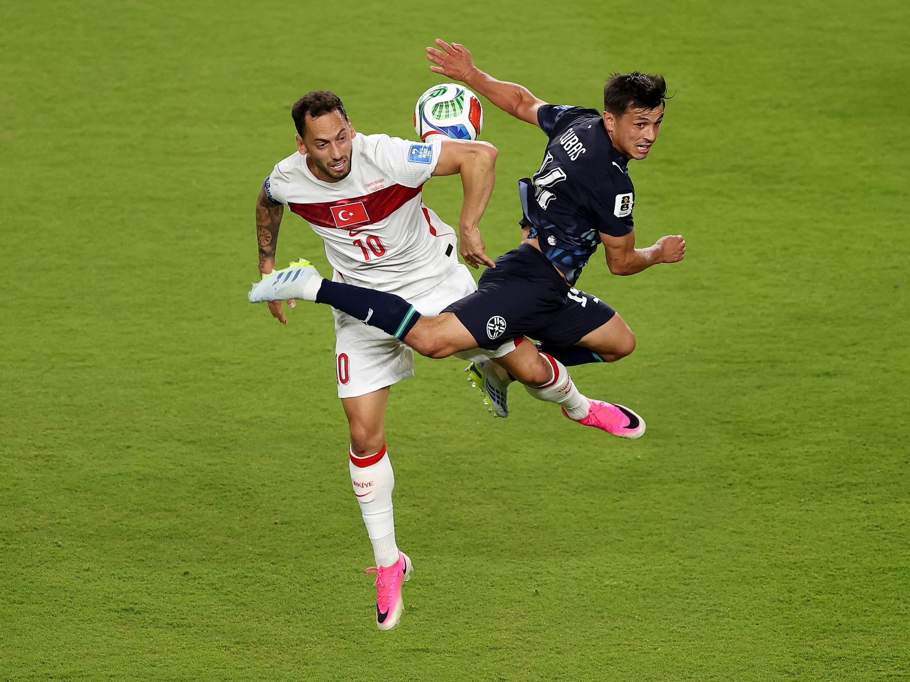 Paraguay hold on for 1-0 win over Türkiye despite Almirón red card