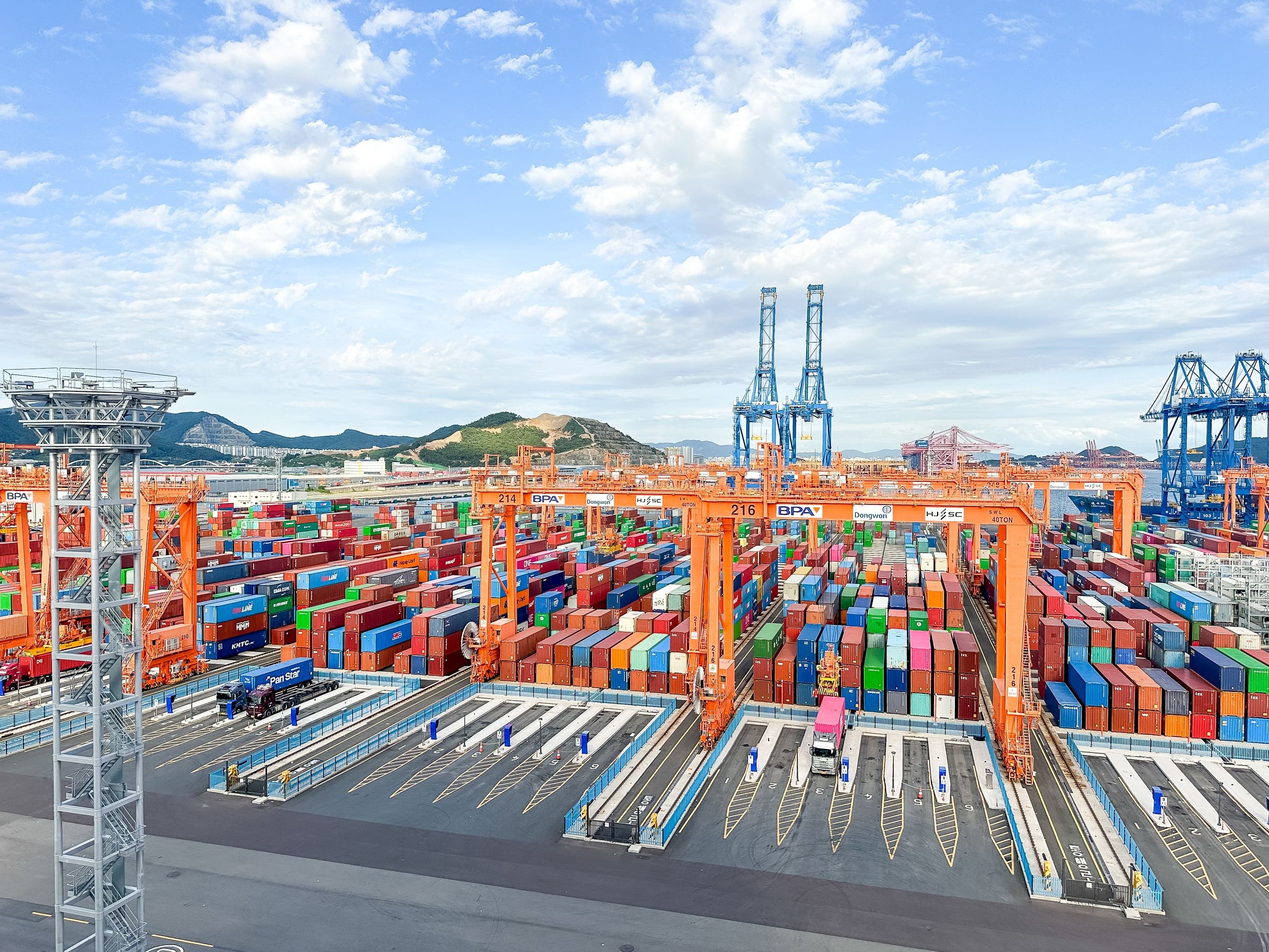 Korea's exports soar 45.3% in first 10 days of August