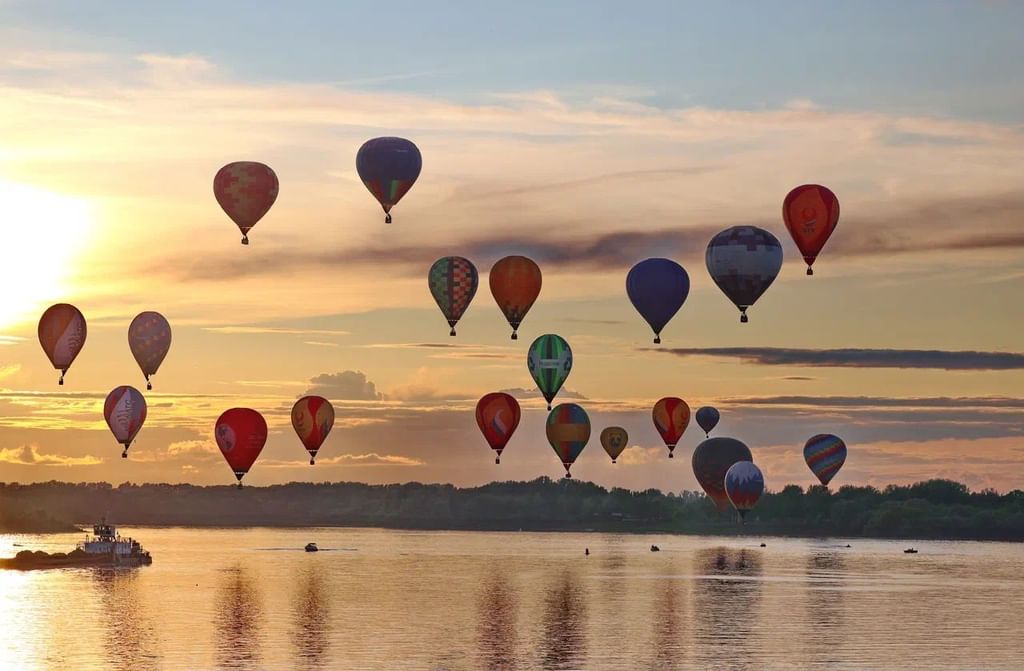 UAE Balloon ascends in Russian skies 