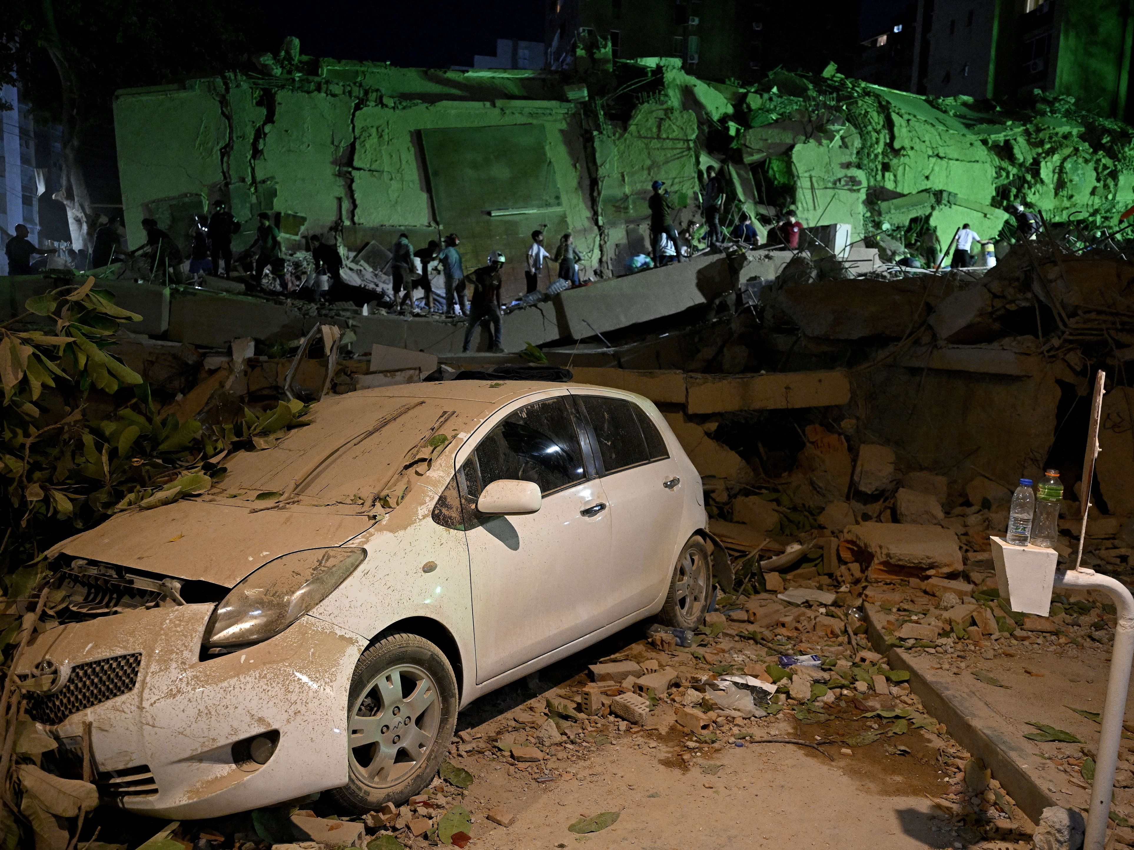 Magnitude 7.1 earthquake rocks Venezuela as buildings shake in Caracas