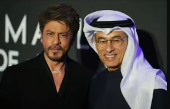 In photos: How SRK bonded with Emaar’s Mohammed Alabbar during a fashion in Dubai