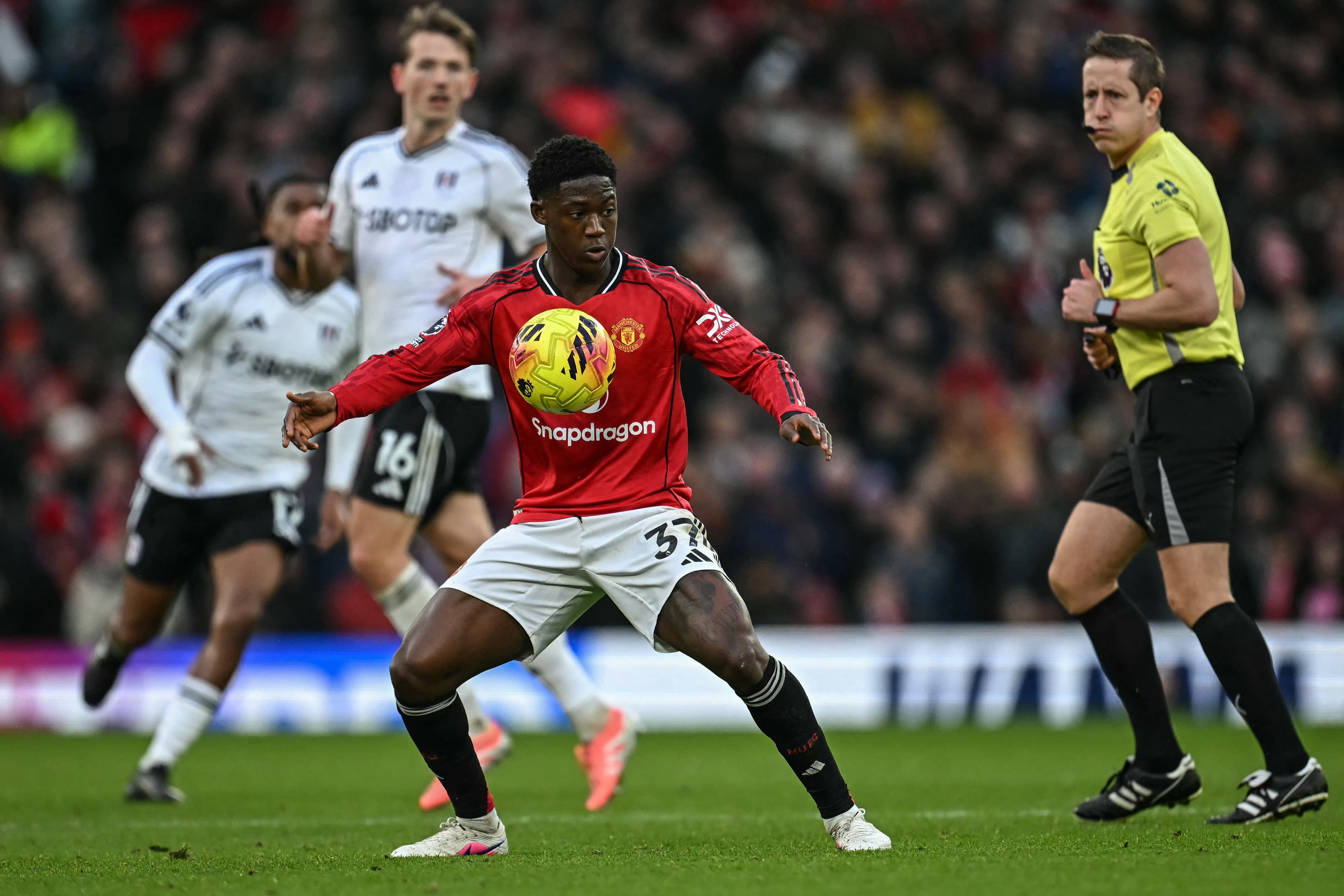 Manchester United, Brentford win; City draw with Tottenham