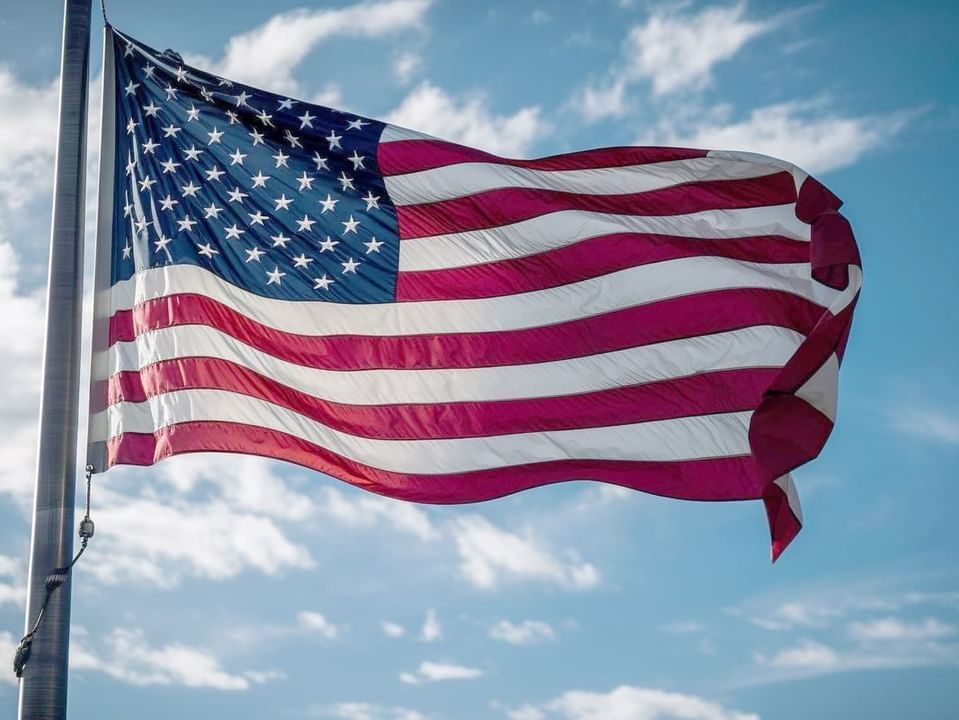 Helicopter crashes in Arizona mountains, killing four people aboard