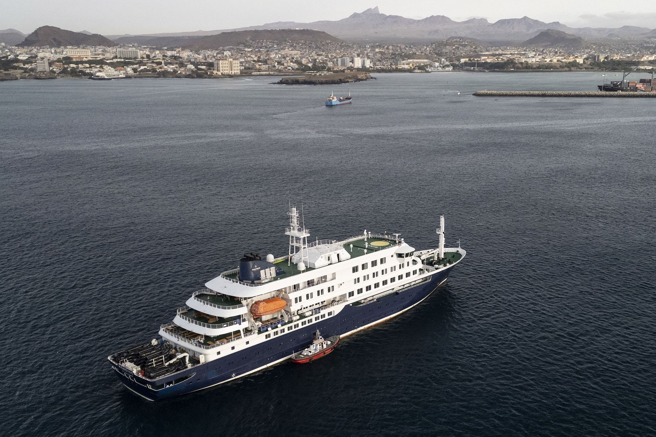 MV Hondius leaves Canary Islands for Rotterdam after passenger evacuation