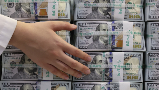 Korea’s foreign currency deposits rise for first time in 4 months in May 