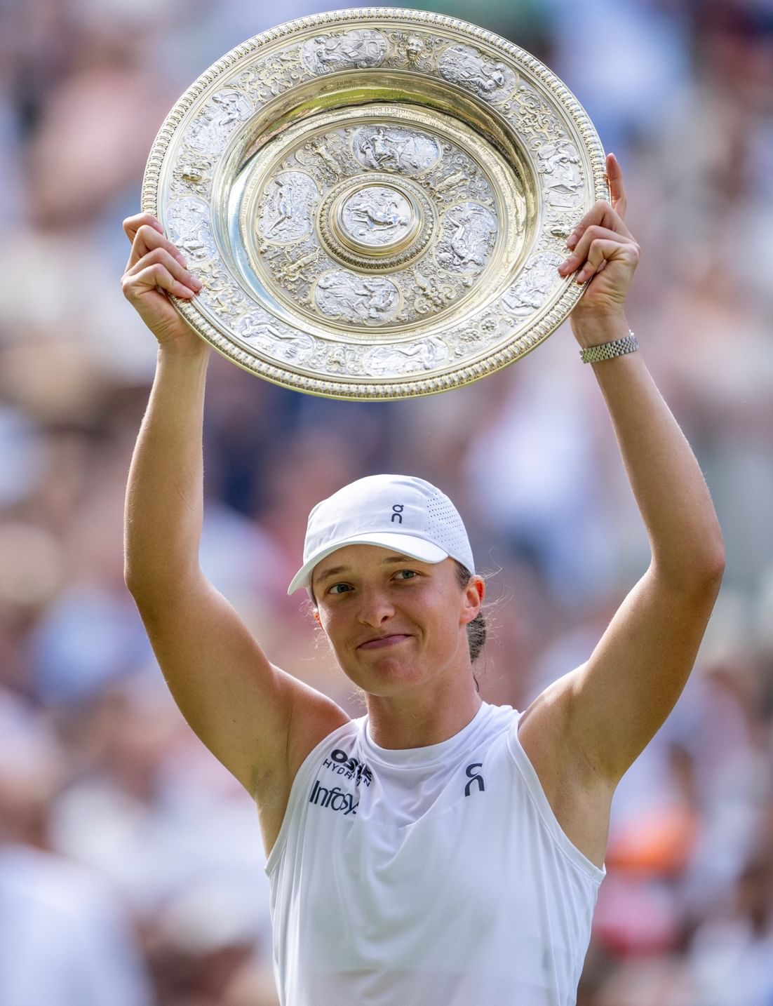 Świątek claims first Wimbledon title