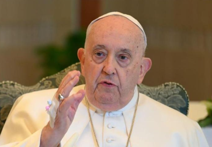 Pope has 'isolated' breathing crisis in hospital, Vatican says