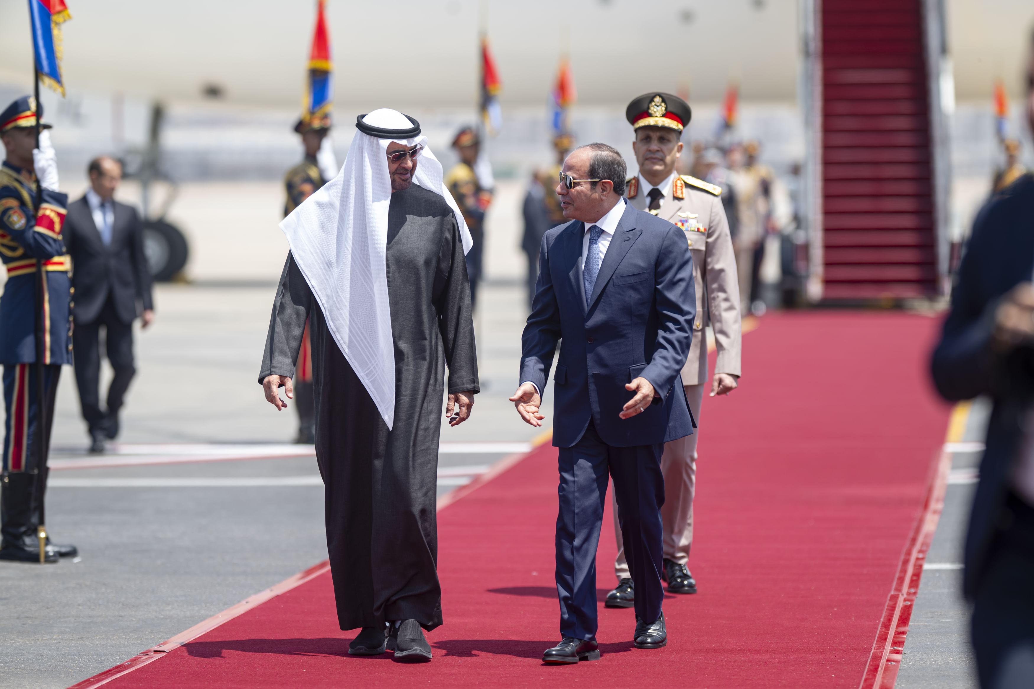 UAE President discusses bilateral ties and regional developments with President Sisi during fraternal visit to Egypt