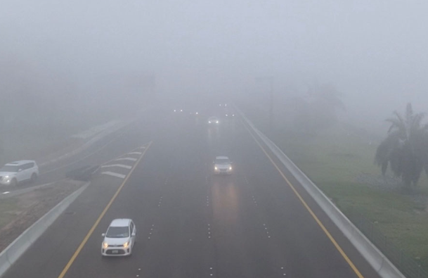 Dense fog in Abu Dhabi, NCM forecasts rain on Sunday