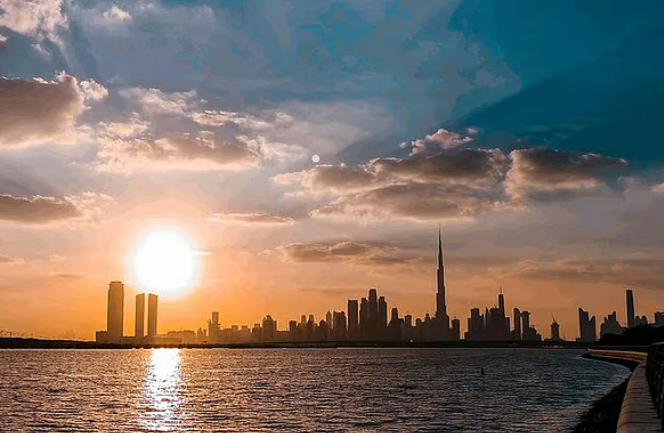 UAE Weather: Humid night ahead with fog risk, highs reaching 43°C 