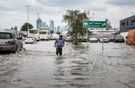 Dubai Police answers more than 39,000 calls in 2 days amid unstable weather conditions