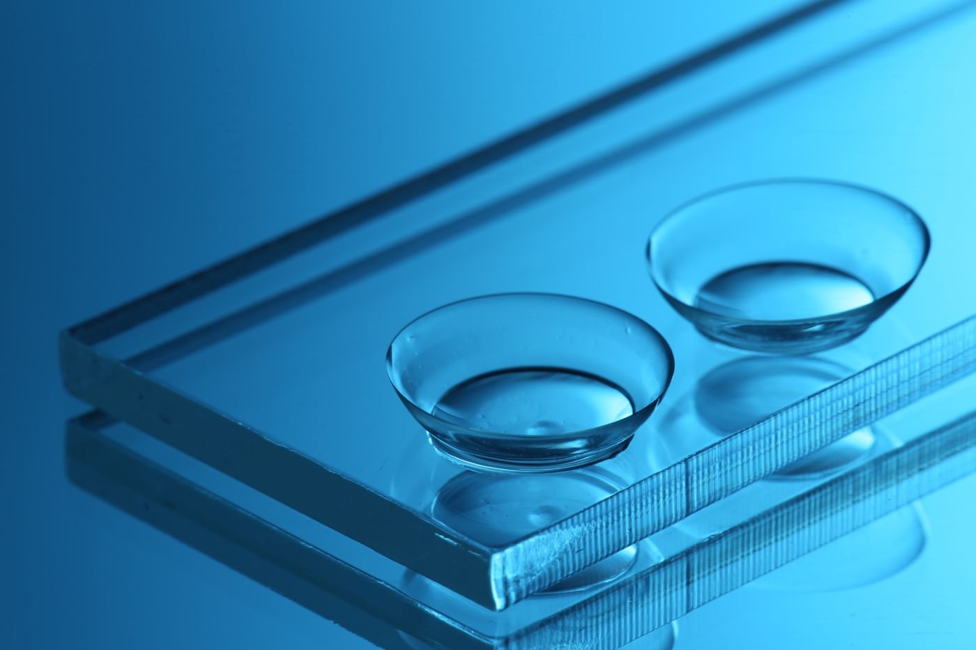 Scientists develop contact lenses that let humans see near-infrared light