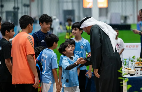 UAE President hugs kids, interacts with expats at Abu Dhabi sports event