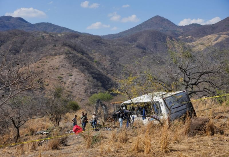 11 dead in bus crash in western Mexico